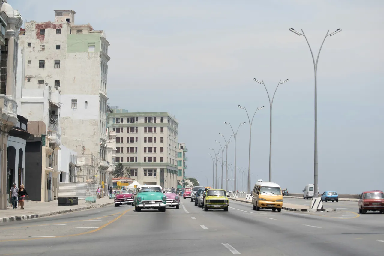 Riding along the Malecon. Photo by Carlos Torres.