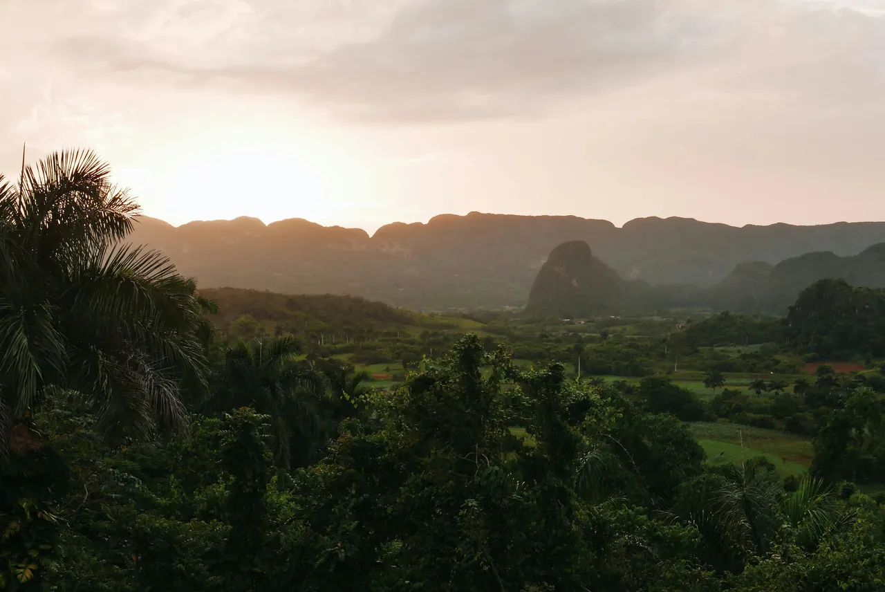 Sunset in the Viñales Valley. Photo by Falco Negenman.