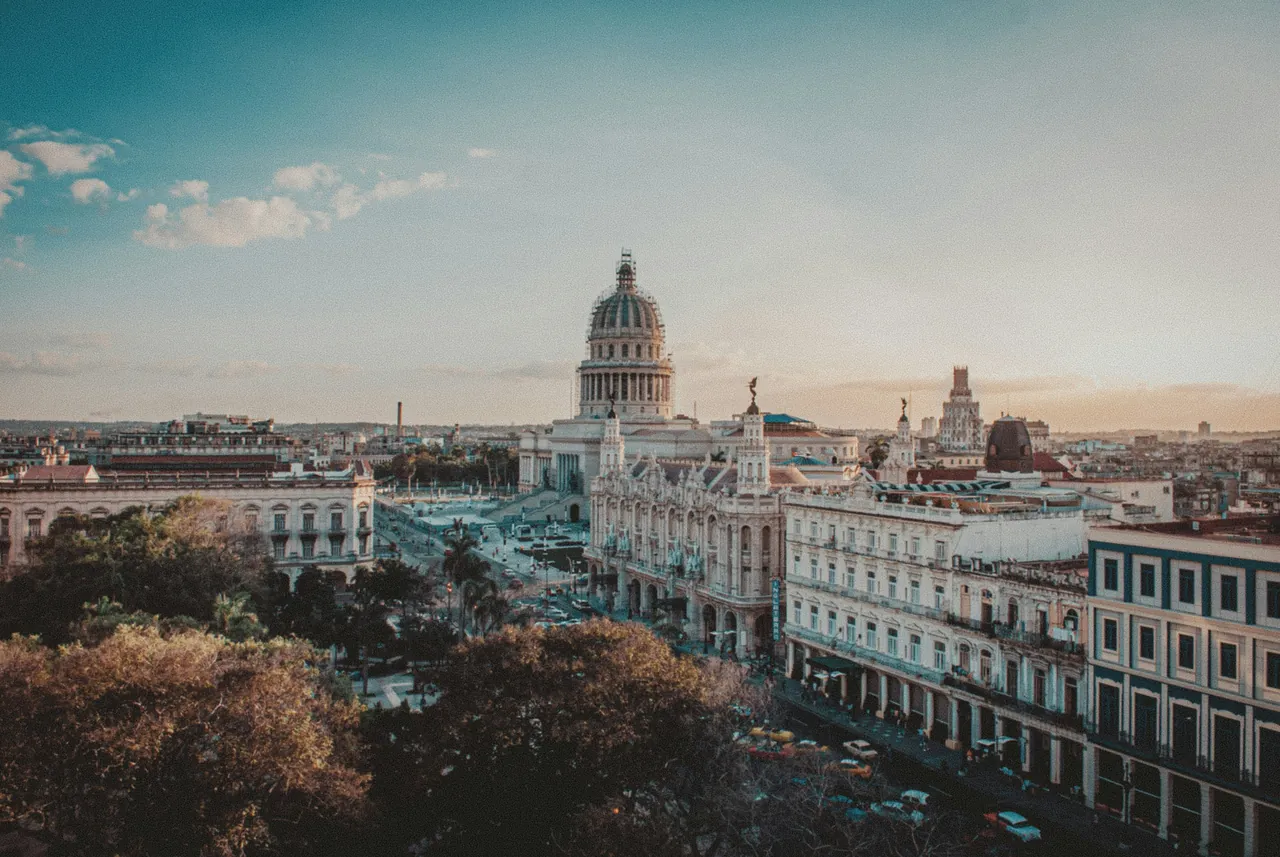 Image of Havana. El Capitolio in the background. Photo by Remy Gieling