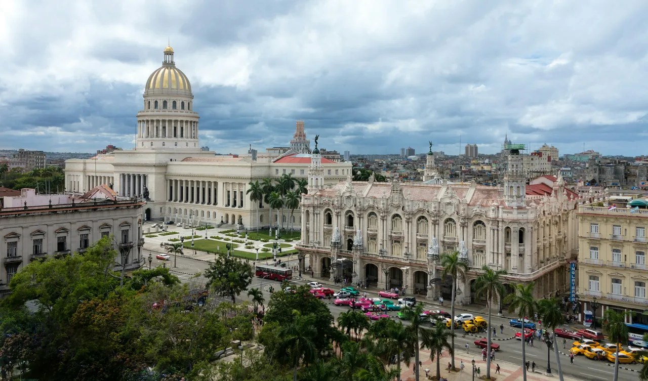 Avenida del Prado. El Capitolio on the left. Photo by Einar H Reynis