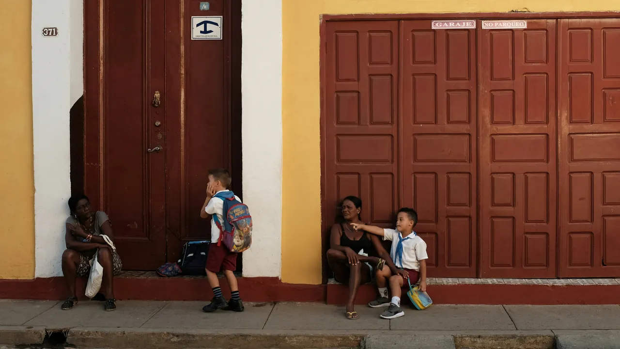 Children walking to school. Photo by Vicky Yu.